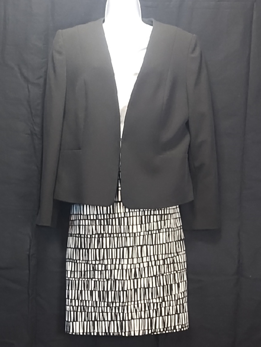 Tahari Arthur S. Levine Size 14P Black Open-Front Blazer w Black/White Skirt